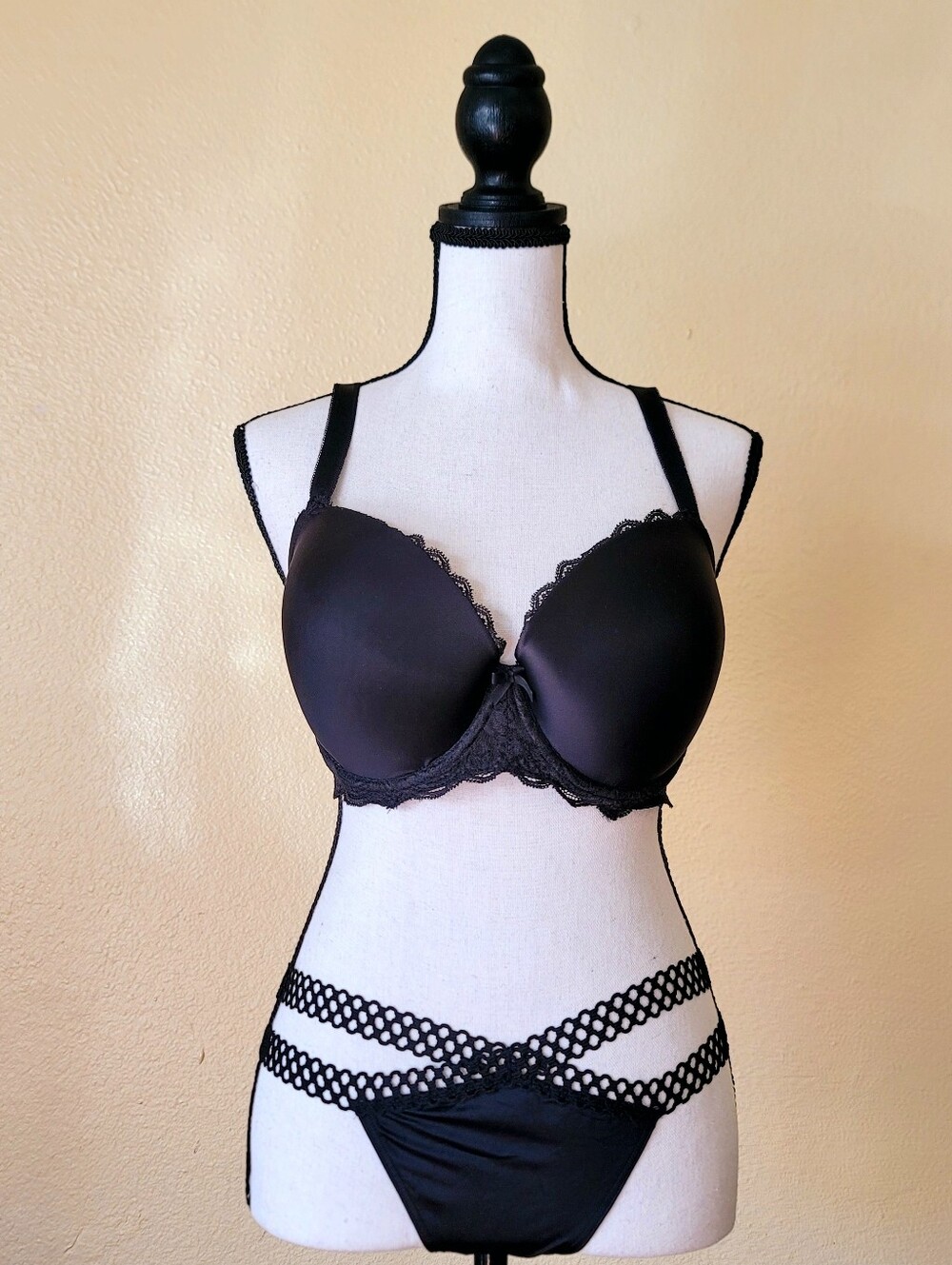 VS Victoria's Secret Dream Angels Lightly Lined Lace Demi Bra 34DDD Sexy Black